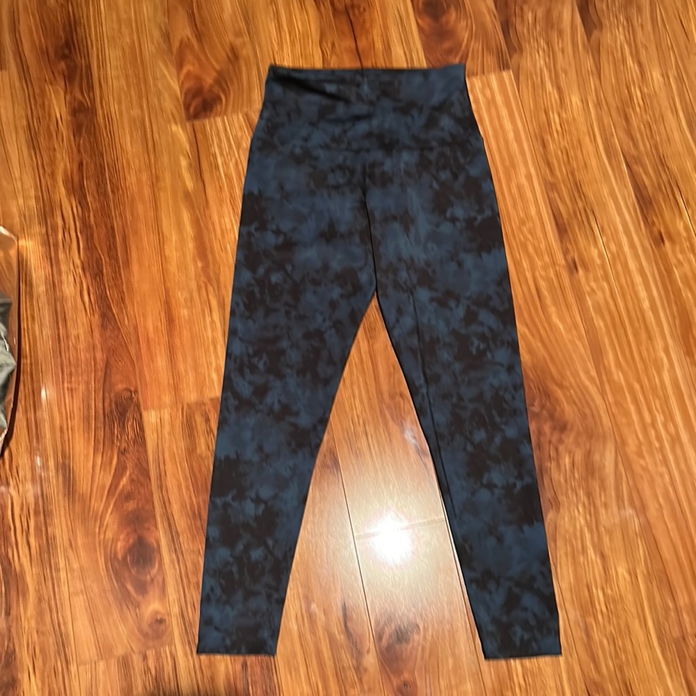 Onzie Black and Blue Tie Dye Leggings